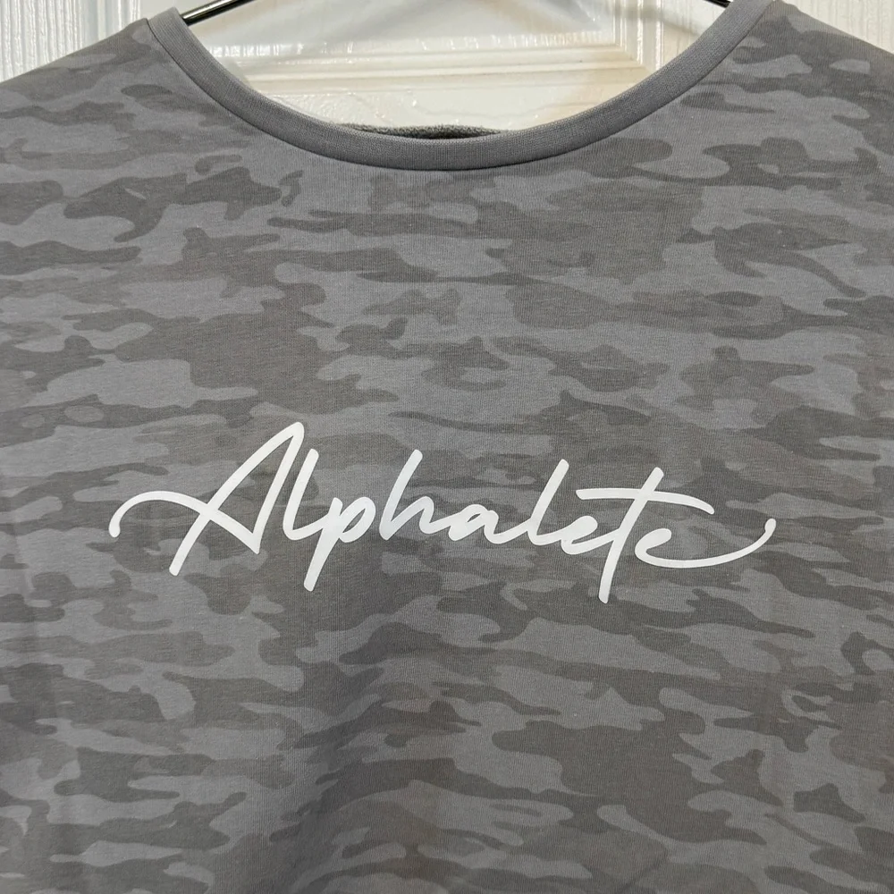 Alphalete High End Gray Camo Women’s S Soft Workout Crop Top MINTY - Picture 4 of 4